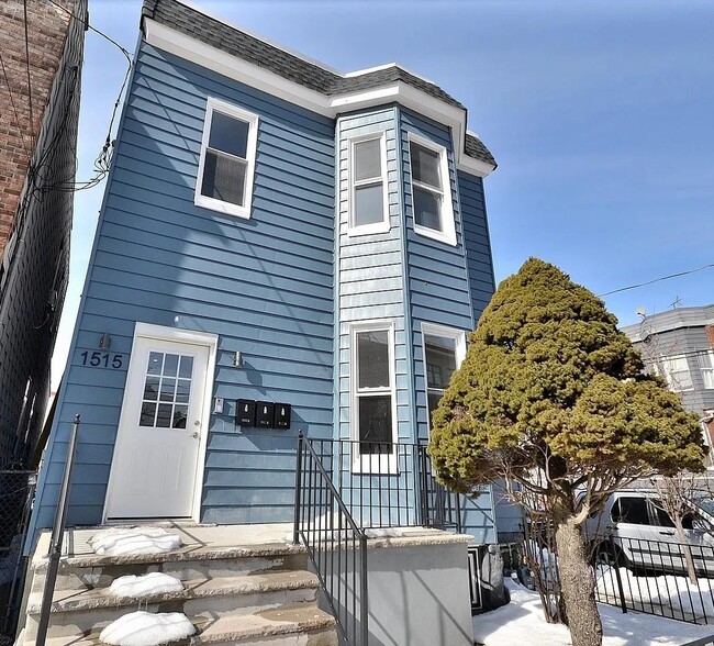 Building Photo - 1515 Kerrigan Ave Unit 2 Rental