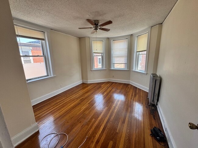 Building Photo - 8 Barrows St Unit 2