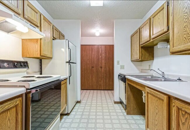 Eastmoor Apartments & Townhomes