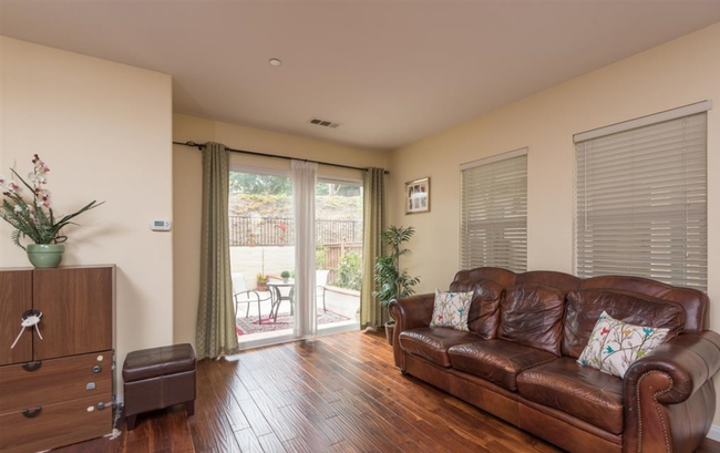 Photo - 1406 Mosaic Glen