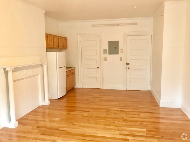 Building Photo - 1061 Beacon St Unit 7 Rental