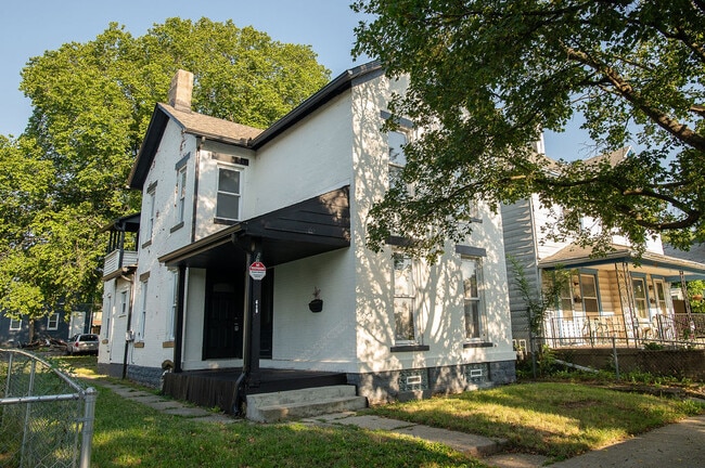 Building Photo - 415 Brightwood Ave
