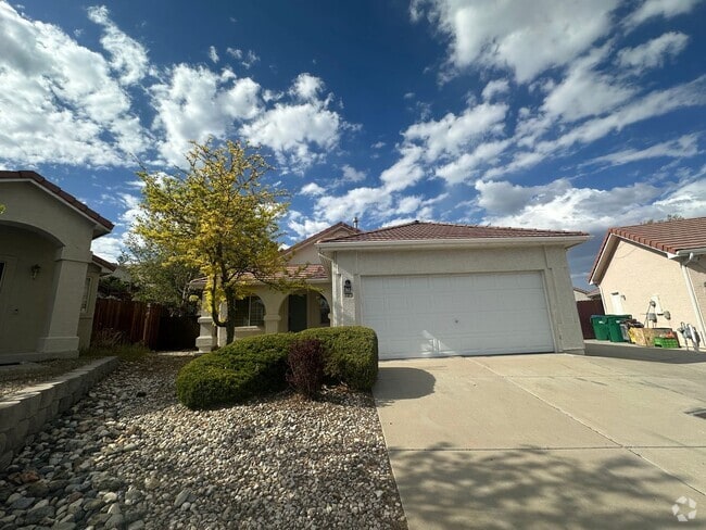 Building Photo - 3 bedroom, 2 bath home in Sparks! Must see!!!