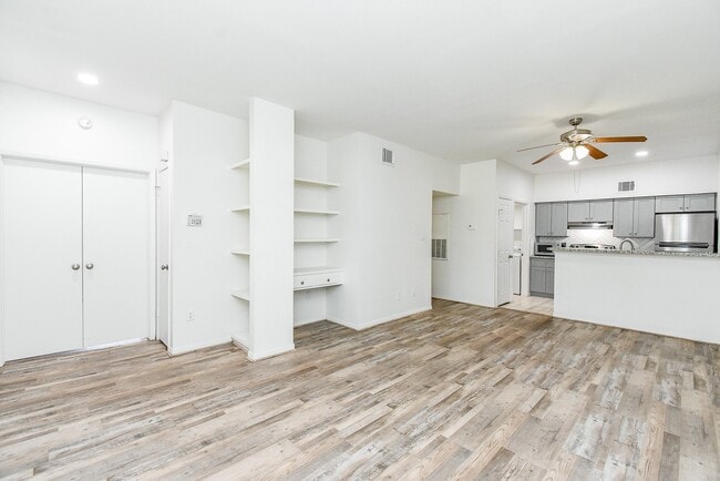Photo - 2626 Holly Hall St Unidad 307