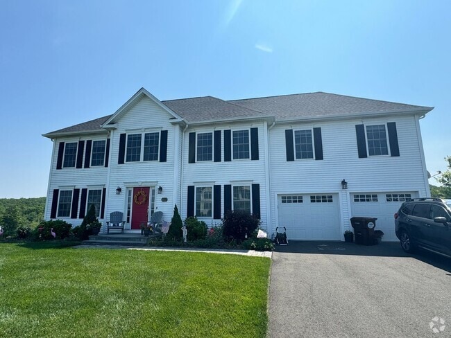 Building Photo - Beautiful 4 Bedroom Colonial Rental