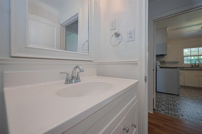 Building Photo - 5513 Fairdale Ln