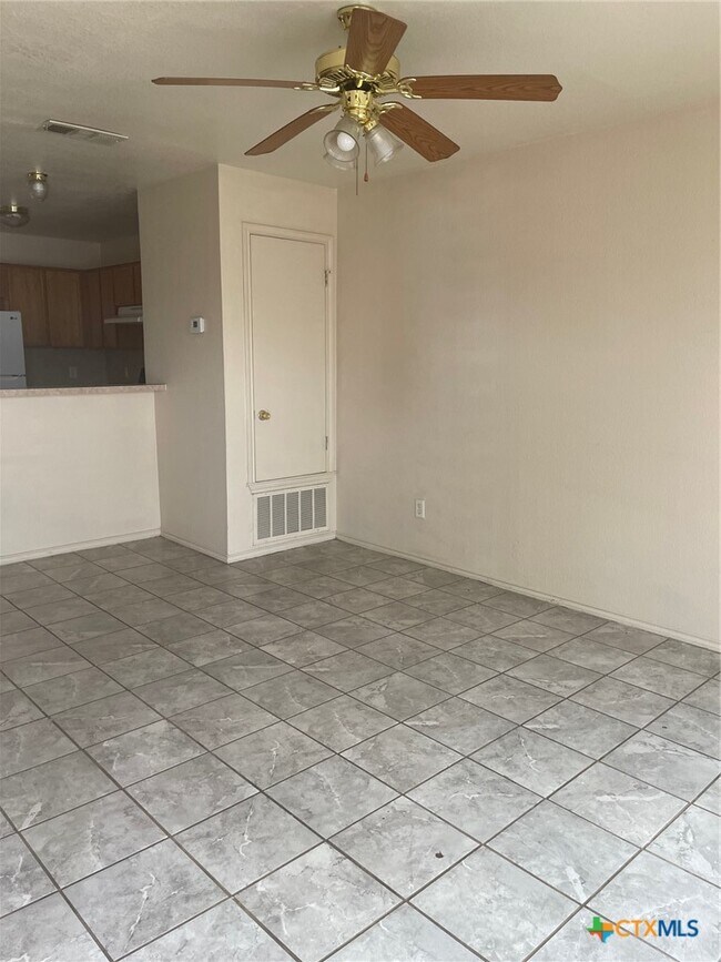 Photo - 2712 Vernice Loop Unidad B