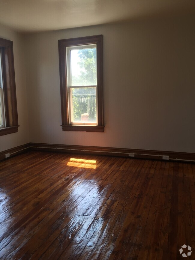 Building Photo - Top Floor 1 Bedroom with Parking Downtown ... Rental