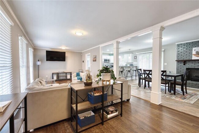 Photo - 2418 Brookdale Dr NE