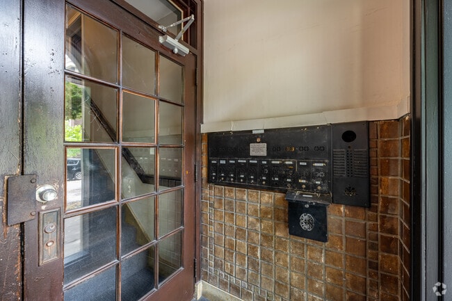 Photo - 2226 Garfield Ave S