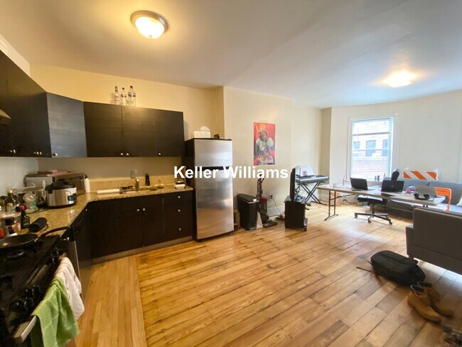 Photo - 76 Saint Stephen St
