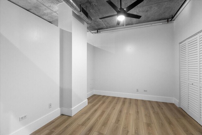 Photo - 1000 N Kingsbury St