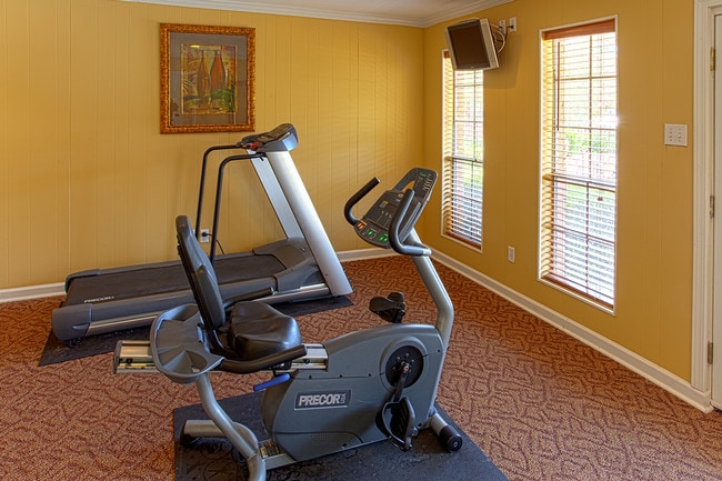 Photo - Colonial Manor