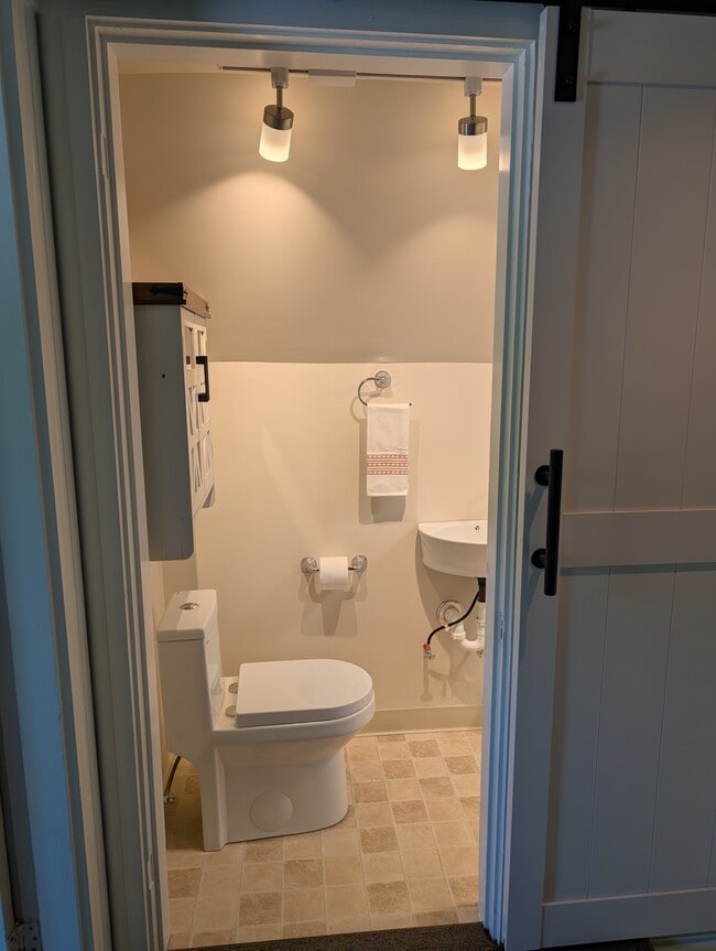 Photo - 7A Railroad St Unidad Apartment 7A