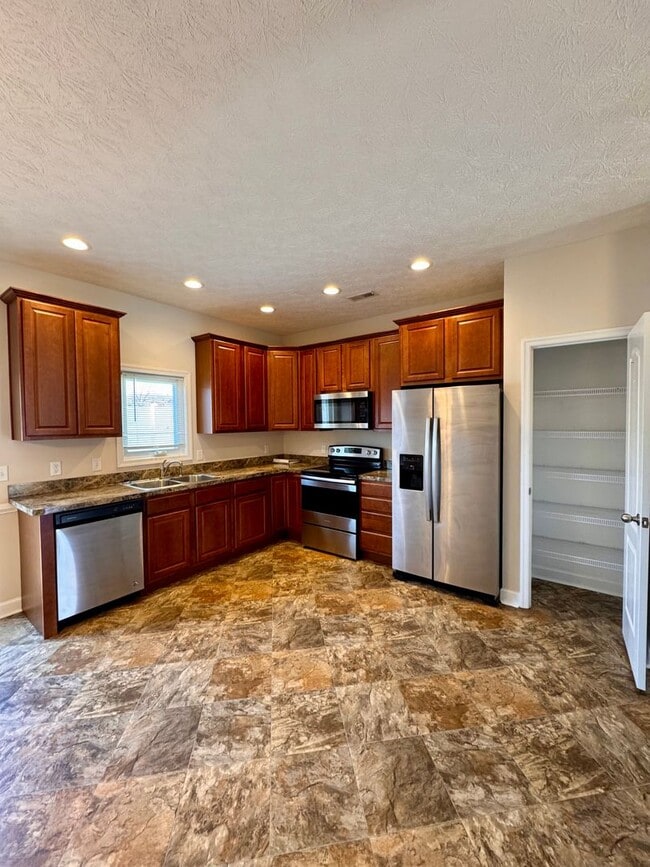 Photo - Townhouse for Rent in Cedar Point