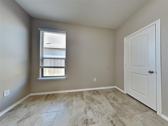 Photo - 370 Sunlight Blvd