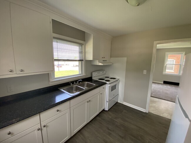 Photo - 101 Fame Ave