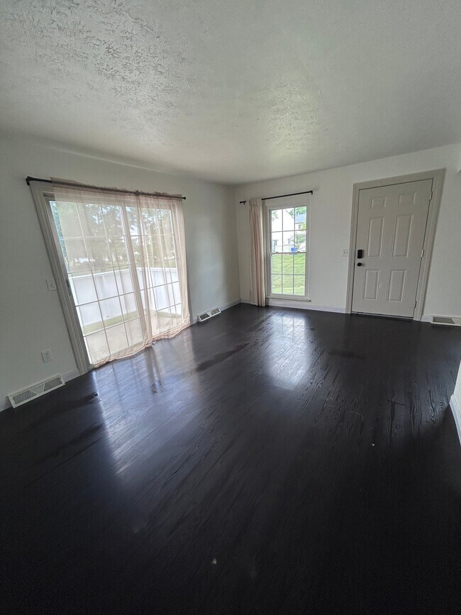Photo - 6553 Engle Rd