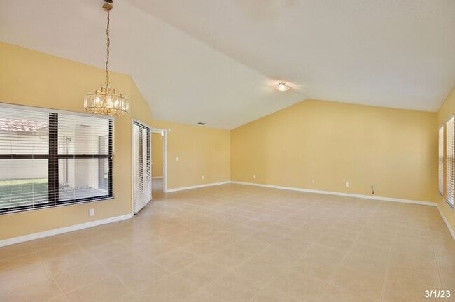 Photo - Gorgeous 2/2 Spacious Home with a Large Ba...