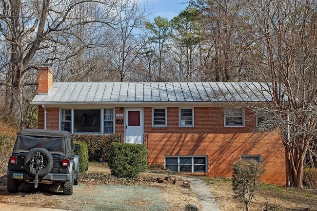 Building Photo - Pet-Friendly Fry's Spring Rental Near UVA