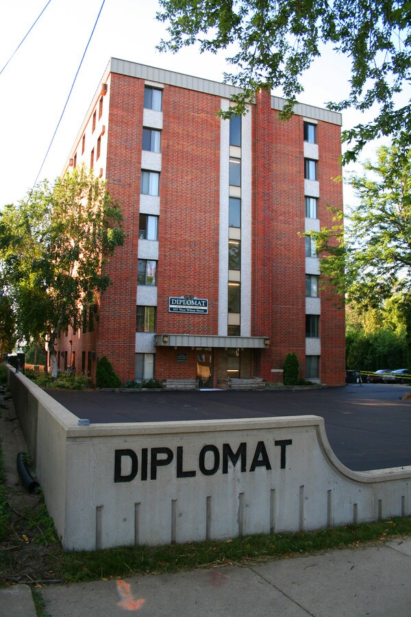 Photo - Diplomat Apartments