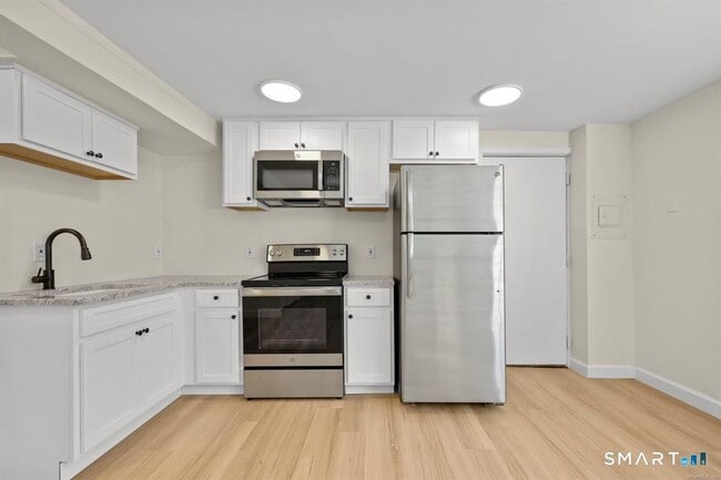 Building Photo - 106 River Rd Unit 1
