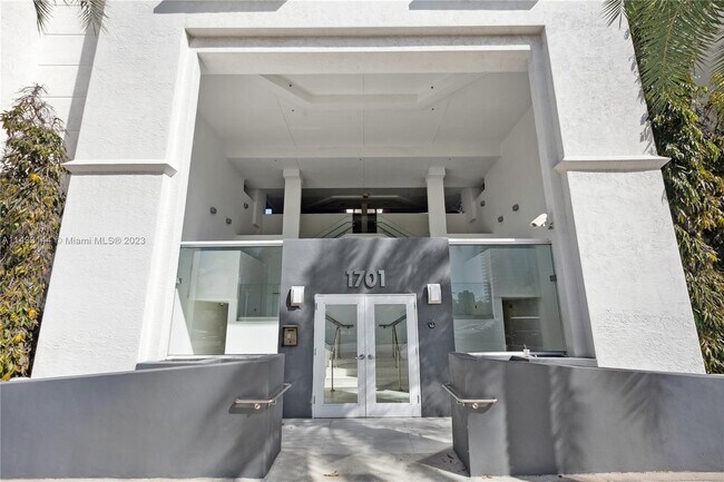 1701 Sunset Harbour Dr