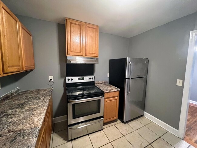 Photo - 2884 Meadowview Dr SE