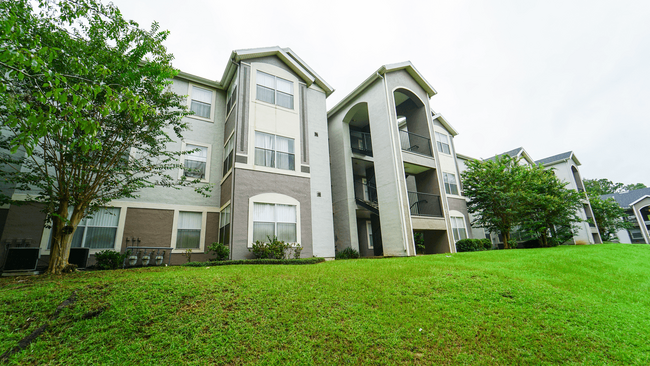 Glen Oaks Apartments - Glen Oaks Apartments