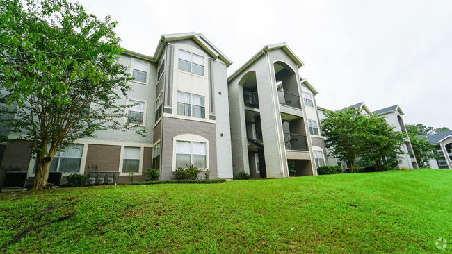 Building Photo - Glen Oaks Apartments