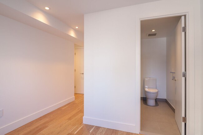 Photo - 3421 Rue Drummond Unit 67