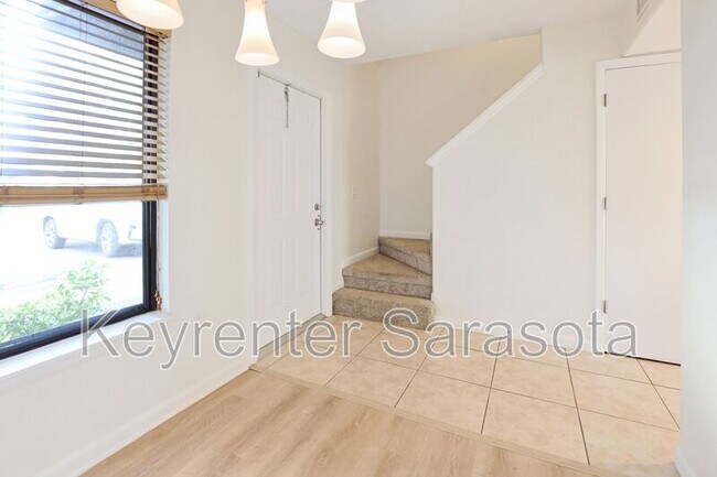 Photo - 4946 25th St W