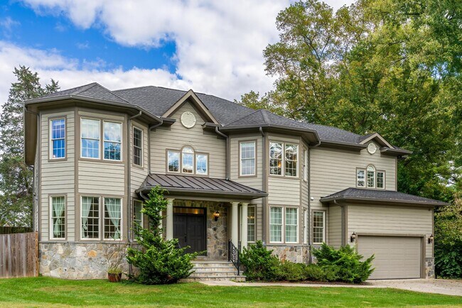 Photo - 829 Golden Arrow St