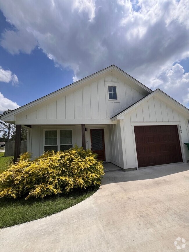 Building Photo - 1805 Northside Dr Rental