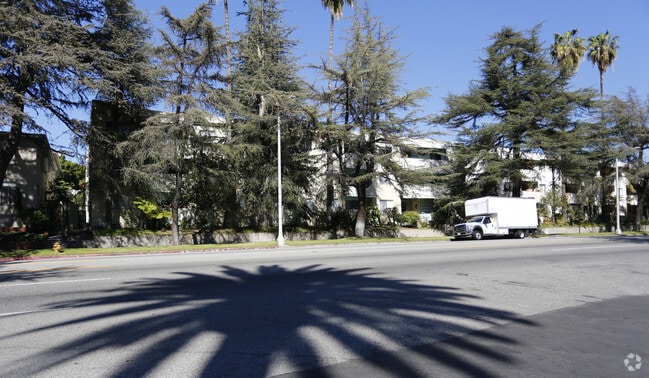 Los Feliz Apartments