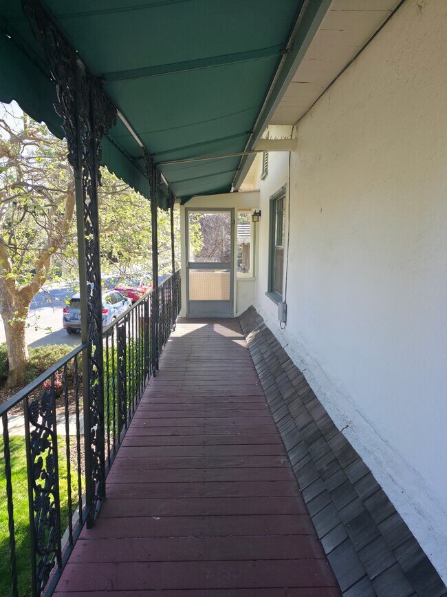 Photo - 282 Monroe Dr