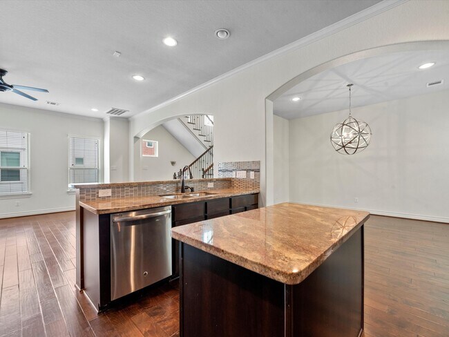 Photo - 5319 Kiam St