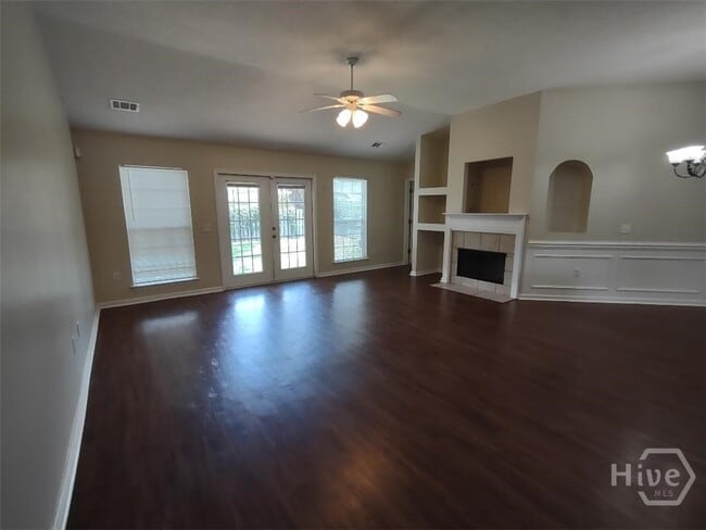 Photo - 245 Blue Lake St