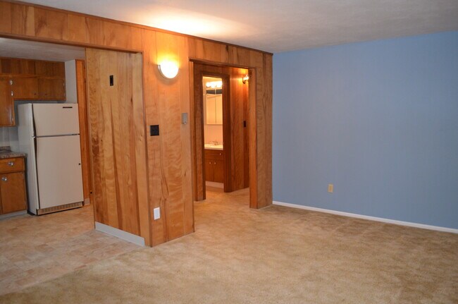 Sala de estar - 606 S Halvorson St Unidad 3