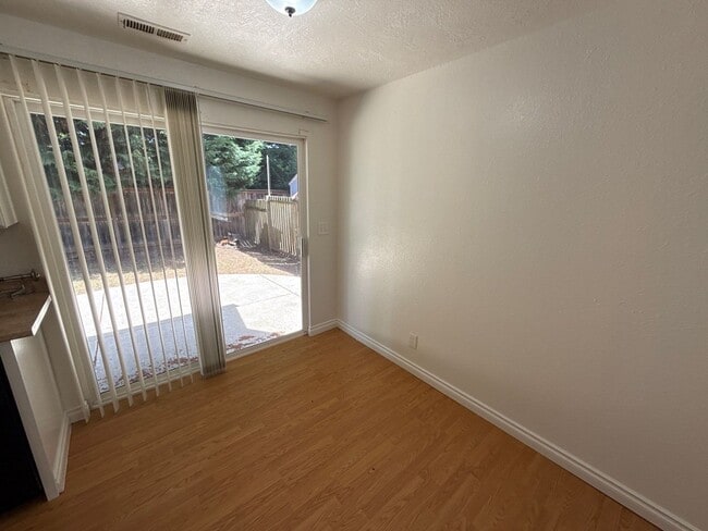 Photo - 5162 Lone Oak Rd SE