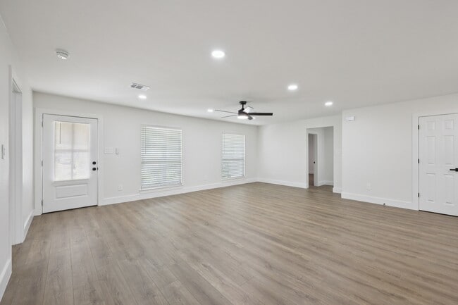 Photo - 5475 Sunbury Dr
