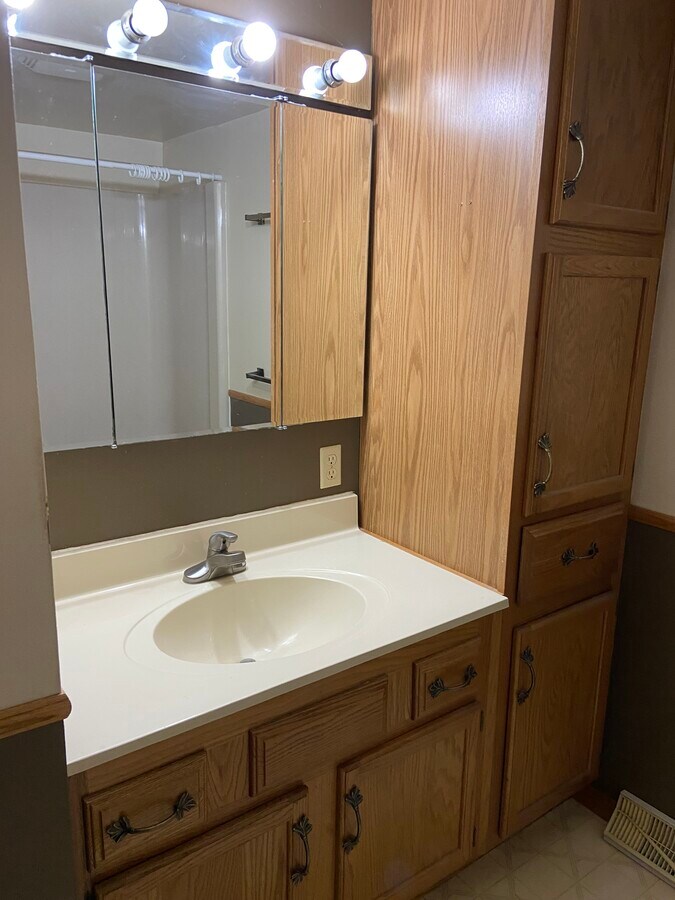 Photo - 427 N 4th St