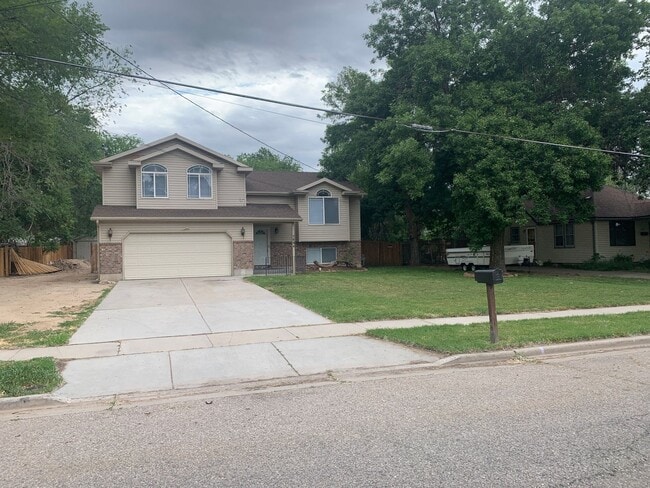 Photo - Spacious 5 Bedroom in Roy!