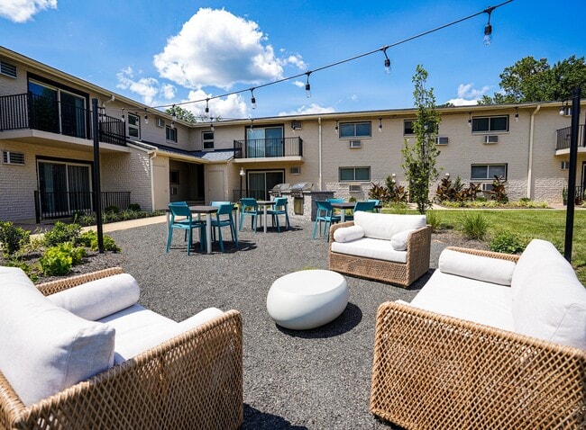 Outdoor lounge and grilling terrace - Goshen Terrace