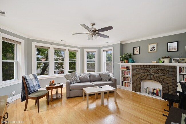 Photo - 3746 N Whipple St Unit 2