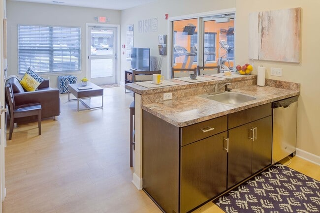 04-irish-flats-nd-south-bend-in-clubhouse