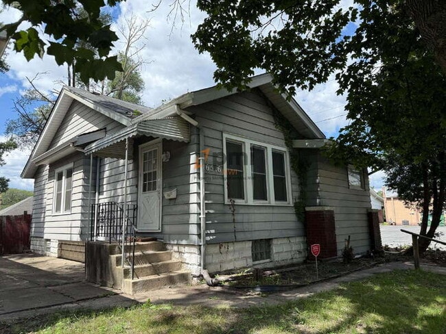 Building Photo - 6516 Meadow Ln Ave Rental