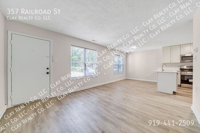 Photo - 357 Railroad St