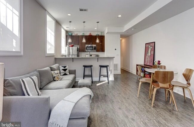 Photo - 12 S St NE Unit Apt 1