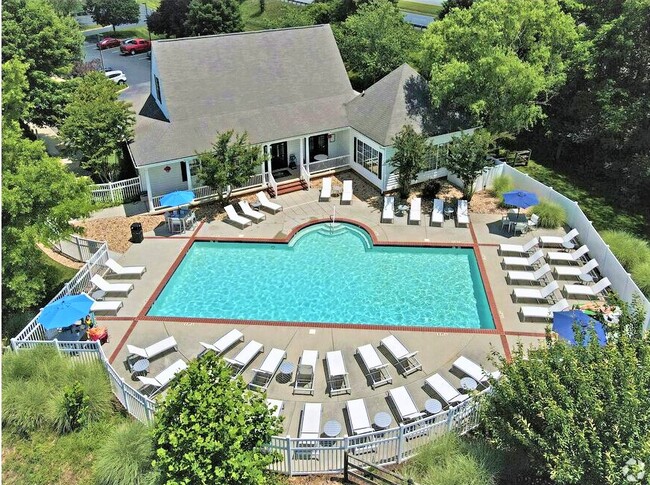 Sit back, relax, and soak up the rays! - Overlook at Stonemill Apartments